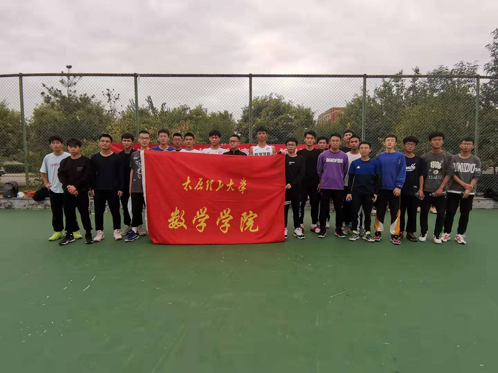 自行车友谊赛掀起高潮，西城巨龙队翻盘河套迅豹队，战至最后一刻——赛后更衣室沸腾的简单介绍