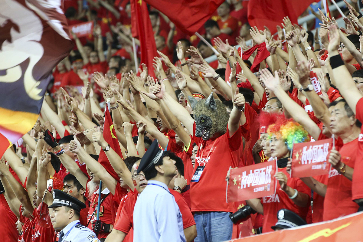 九游-巴特勒回归赛场，挺进下一轮首场状态亮眼，塞尔维亚队观众沸腾！的简单介绍